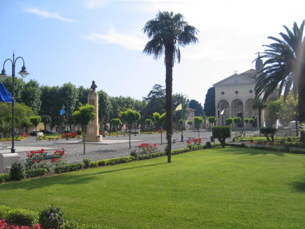 Sole...Mare...E...Spiaggie Bianche! Apartment Vada Exterior foto